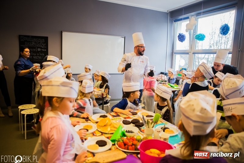 Zdjęcie w galerii na portalu naszraciborz.pl: Warsztaty Zdrowe słodkości w SP 1 wiadomości z regionu
