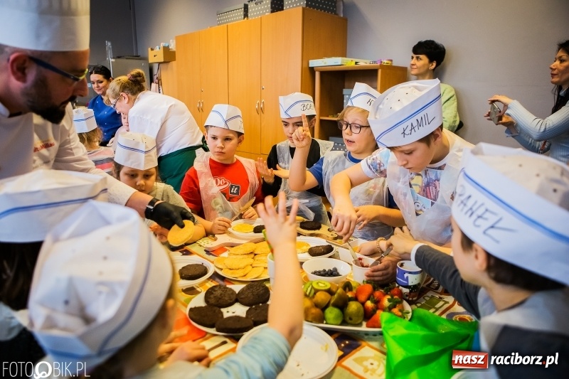 Zdjęcie w galerii na portalu naszraciborz.pl: Warsztaty Zdrowe słodkości w SP 1 wiadomości z regionu