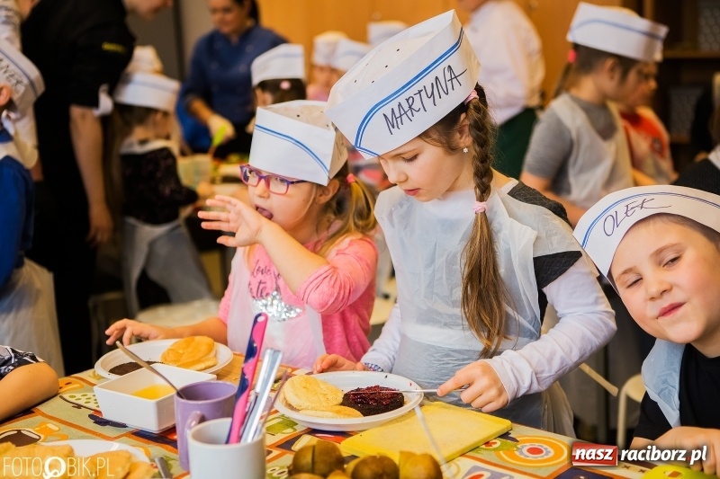 Zdjęcie w galerii na portalu naszraciborz.pl: Warsztaty Zdrowe słodkości w SP 1 wiadomości z regionu
