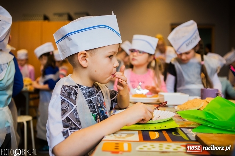 Zdjęcie w galerii na portalu naszraciborz.pl: Warsztaty Zdrowe słodkości w SP 1 wiadomości z regionu