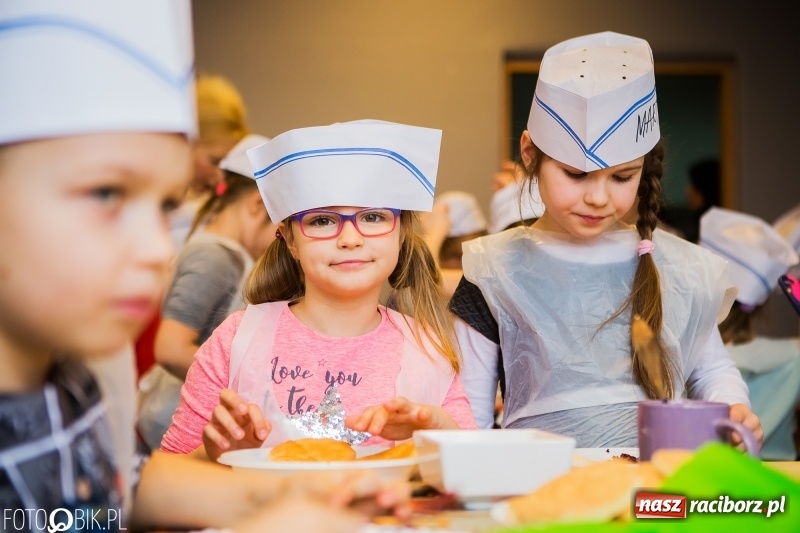 Zdjęcie w galerii na portalu naszraciborz.pl: Warsztaty Zdrowe słodkości w SP 1 wiadomości z regionu