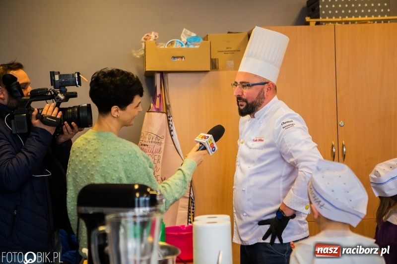Zdjęcie w galerii na portalu naszraciborz.pl: Warsztaty Zdrowe słodkości w SP 1 wiadomości z regionu