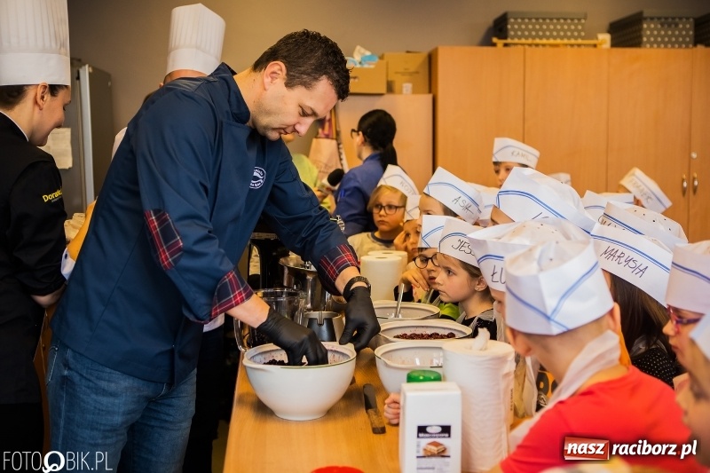 Zdjęcie w galerii na portalu naszraciborz.pl: Warsztaty Zdrowe słodkości w SP 1 wiadomości z regionu