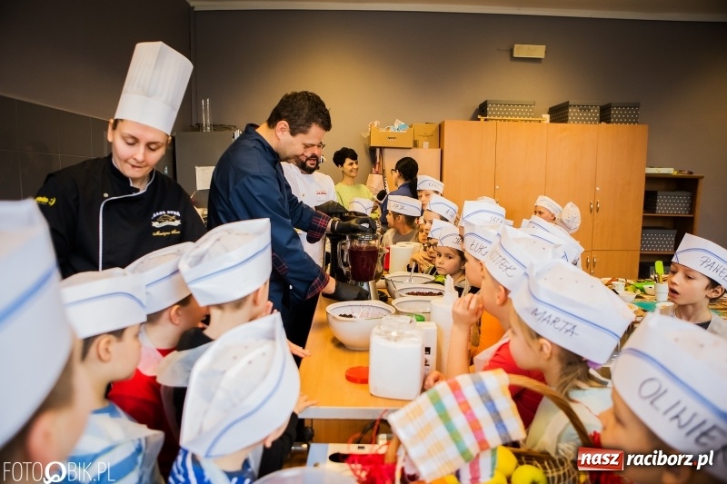 Zdjęcie w galerii na portalu naszraciborz.pl: Warsztaty Zdrowe słodkości w SP 1 wiadomości z regionu