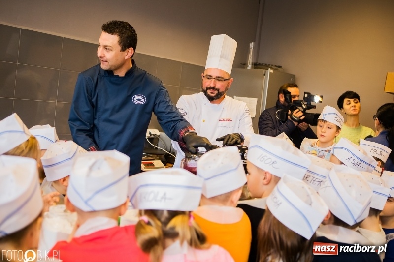 Zdjęcie w galerii na portalu naszraciborz.pl: Warsztaty Zdrowe słodkości w SP 1 wiadomości z regionu