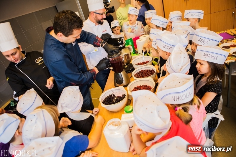 Zdjęcie w galerii na portalu naszraciborz.pl: Warsztaty Zdrowe słodkości w SP 1 wiadomości z regionu