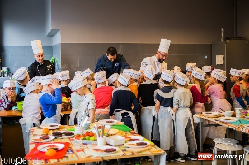 Zdjęcie w galerii na portalu naszraciborz.pl: Warsztaty Zdrowe słodkości w SP 1 wiadomości z regionu