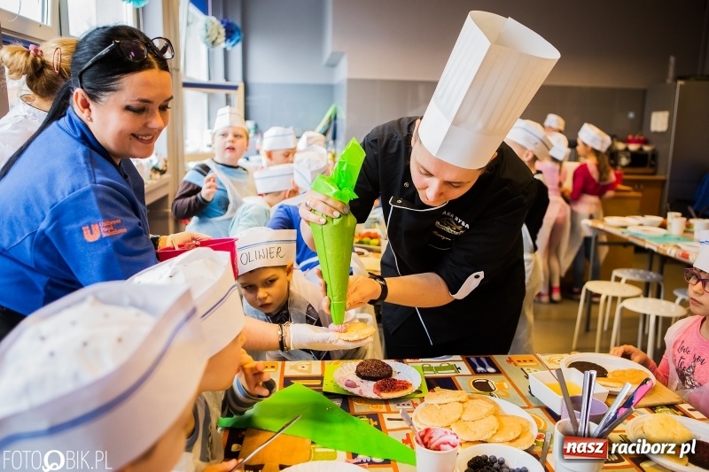 Zdjęcie w galerii na portalu naszraciborz.pl: Warsztaty Zdrowe słodkości w SP 1 wiadomości z regionu