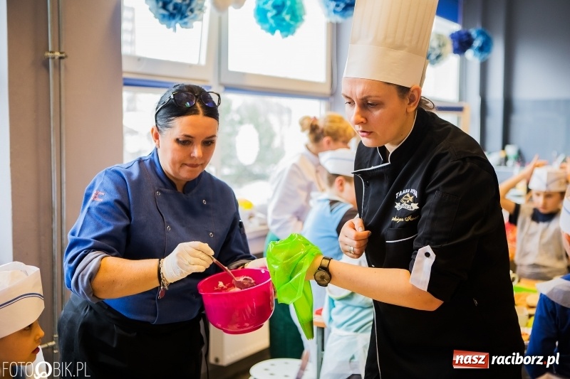 Zdjęcie w galerii na portalu naszraciborz.pl: Warsztaty Zdrowe słodkości w SP 1 wiadomości z regionu