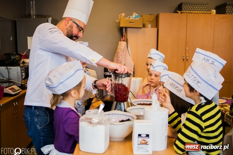 Zdjęcie w galerii na portalu naszraciborz.pl: Warsztaty Zdrowe słodkości w SP 1 wiadomości z regionu