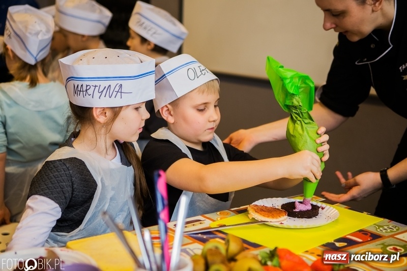 Zdjęcie w galerii na portalu naszraciborz.pl: Warsztaty Zdrowe słodkości w SP 1 wiadomości z regionu