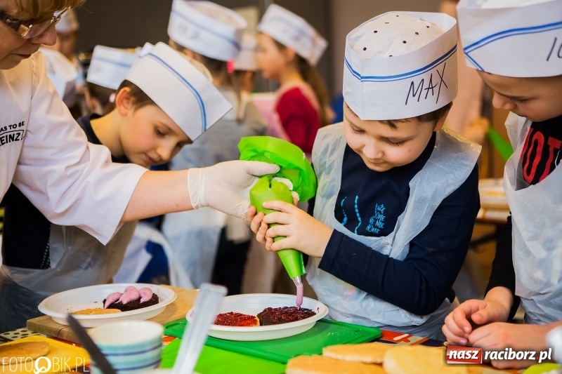 Zdjęcie w galerii na portalu naszraciborz.pl: Warsztaty Zdrowe słodkości w SP 1 wiadomości z regionu