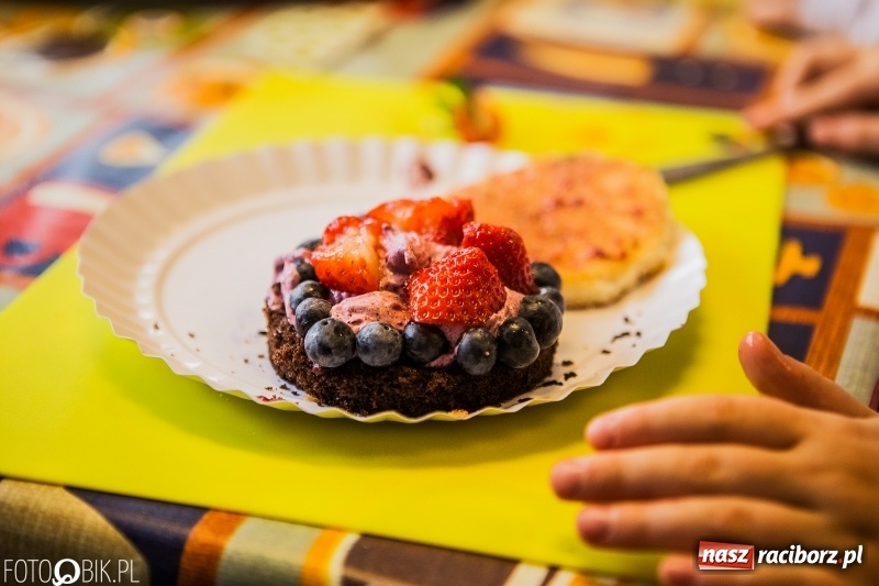 Zdjęcie w galerii na portalu naszraciborz.pl: Warsztaty Zdrowe słodkości w SP 1 wiadomości z regionu