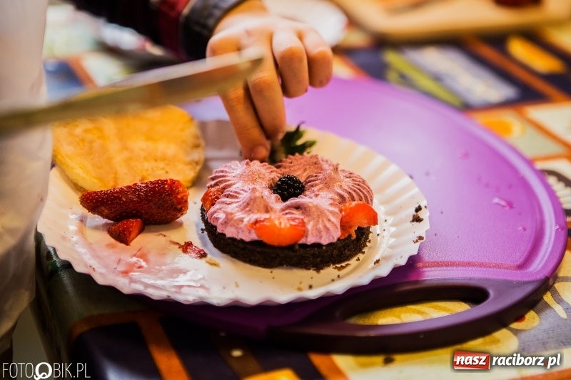 Zdjęcie w galerii na portalu naszraciborz.pl: Warsztaty Zdrowe słodkości w SP 1 wiadomości z regionu