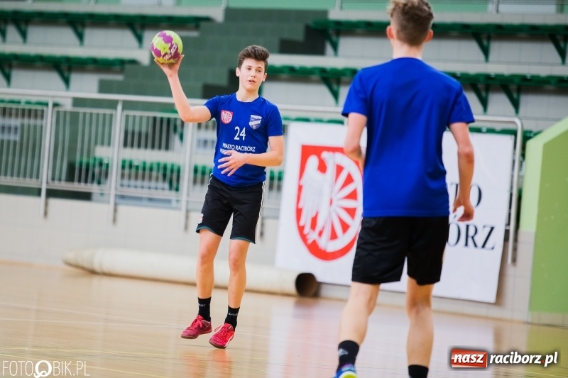 Zdjęcie w galerii na portalu naszraciborz.pl: Finały miejskie w piłce ręcznej szkół podstawowych wiadomości z regionu