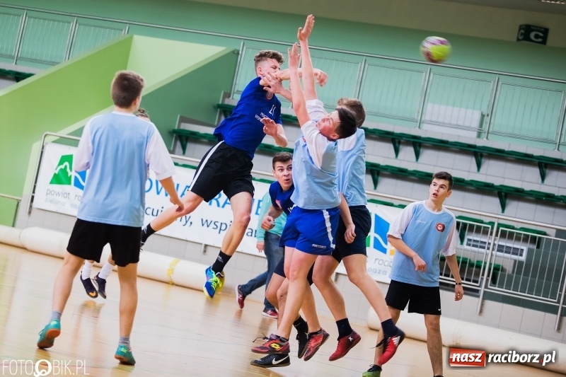 Zdjęcie w galerii na portalu naszraciborz.pl: Finały miejskie w piłce ręcznej szkół podstawowych wiadomości z regionu