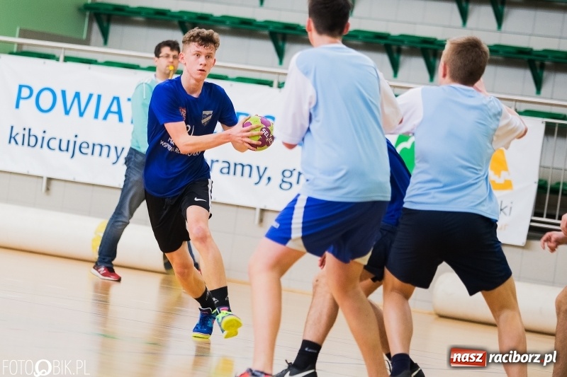 Zdjęcie w galerii na portalu naszraciborz.pl: Finały miejskie w piłce ręcznej szkół podstawowych wiadomości z regionu