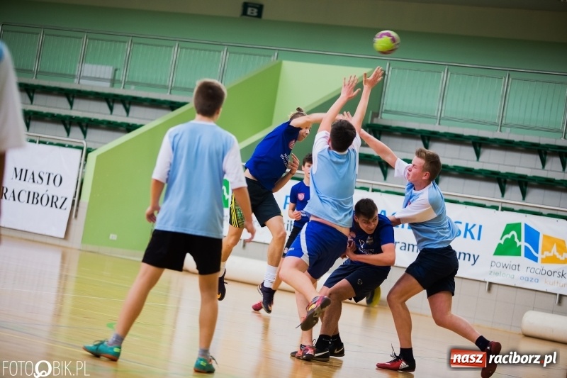 Zdjęcie w galerii na portalu naszraciborz.pl: Finały miejskie w piłce ręcznej szkół podstawowych wiadomości z regionu