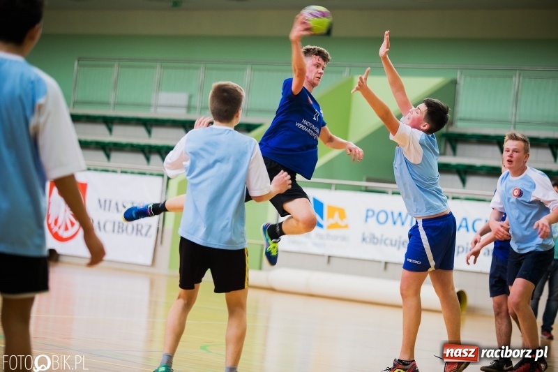 Zdjęcie w galerii na portalu naszraciborz.pl: Finały miejskie w piłce ręcznej szkół podstawowych wiadomości z regionu