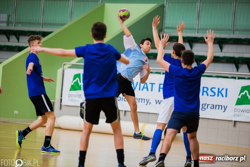 Zdjęcie w galerii na portalu naszraciborz.pl: Finały miejskie w piłce ręcznej szkół podstawowych wiadomości z regionu