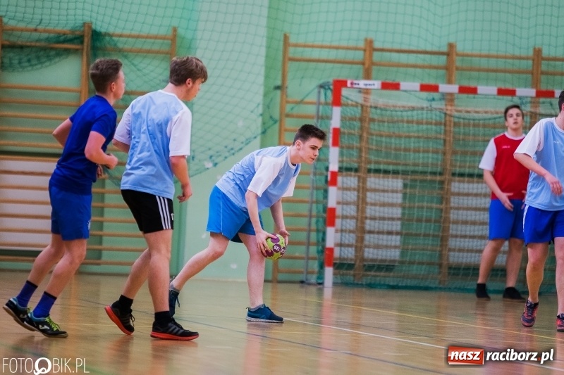 Zdjęcie w galerii na portalu naszraciborz.pl: Finały miejskie w piłce ręcznej szkół podstawowych wiadomości z regionu