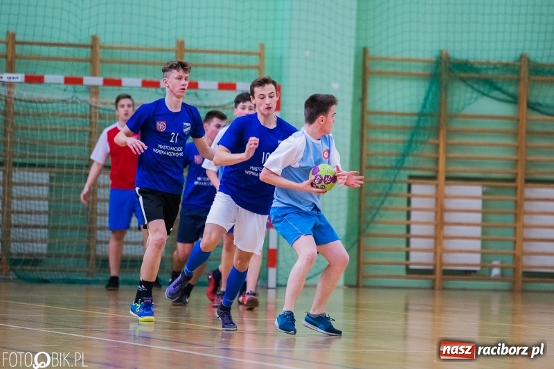 Zdjęcie w galerii na portalu naszraciborz.pl: Finały miejskie w piłce ręcznej szkół podstawowych wiadomości z regionu