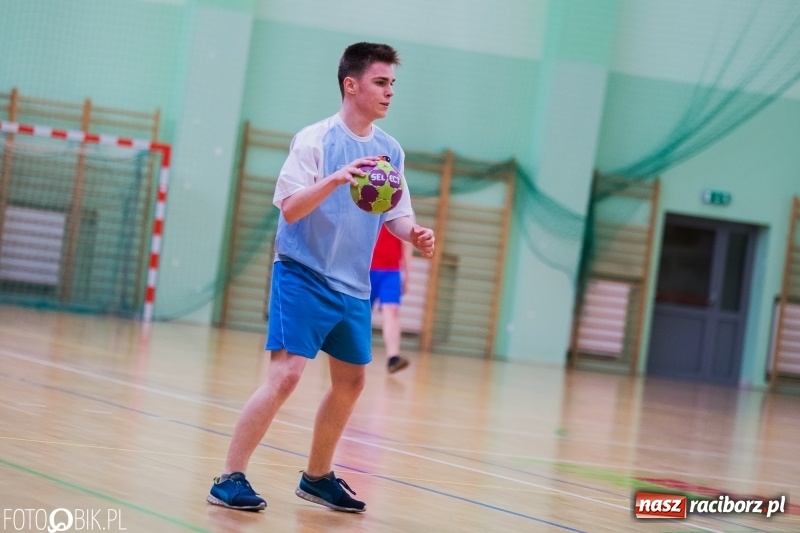 Zdjęcie w galerii na portalu naszraciborz.pl: Finały miejskie w piłce ręcznej szkół podstawowych wiadomości z regionu