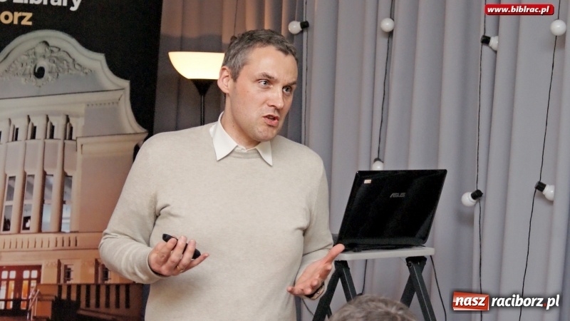 Zdjęcie w galerii na portalu naszraciborz.pl: Więcej niż komunistyczna hagiografia – wykład dr. Janusza Mokrosza w bibliotece wiadomości z regionu