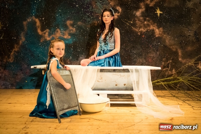 Zdjęcie w galerii na portalu naszraciborz.pl: Usłyszeć srebrną Lunę - tak powstaje spektakl  wiadomości z regionu