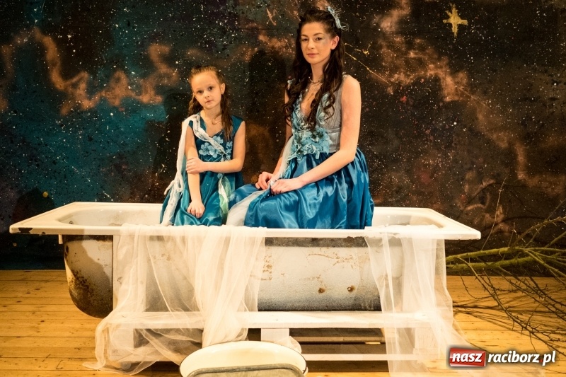 Zdjęcie w galerii na portalu naszraciborz.pl: Usłyszeć srebrną Lunę - tak powstaje spektakl  wiadomości z regionu