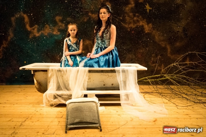 Zdjęcie w galerii na portalu naszraciborz.pl: Usłyszeć srebrną Lunę - tak powstaje spektakl  wiadomości z regionu