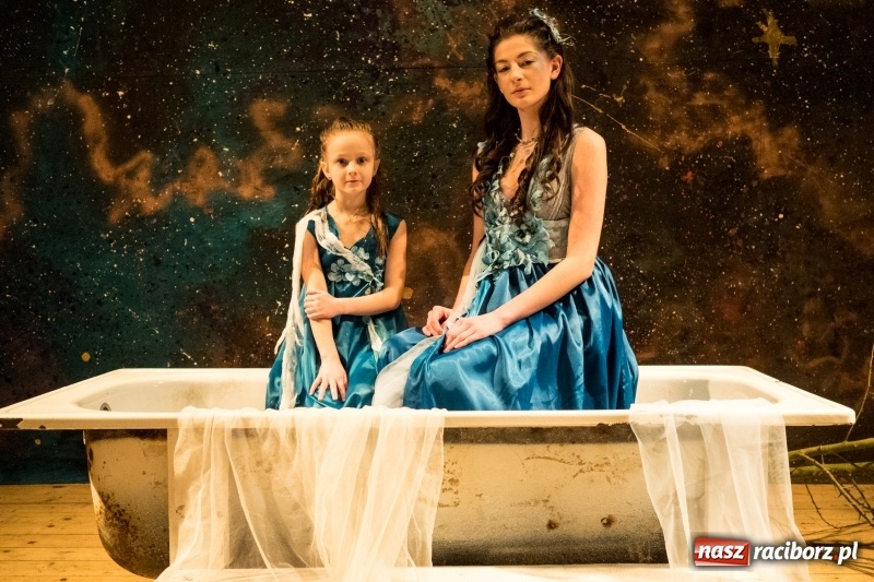 Zdjęcie w galerii na portalu naszraciborz.pl: Usłyszeć srebrną Lunę - tak powstaje spektakl  wiadomości z regionu