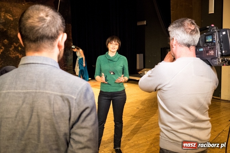 Zdjęcie w galerii na portalu naszraciborz.pl: Usłyszeć srebrną Lunę - tak powstaje spektakl  wiadomości z regionu