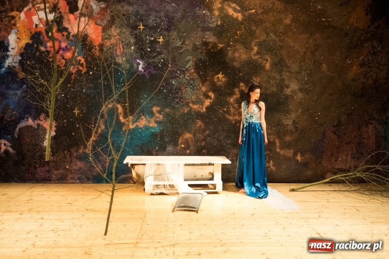 Zdjęcie w galerii na portalu naszraciborz.pl: Usłyszeć srebrną Lunę - tak powstaje spektakl  wiadomości z regionu