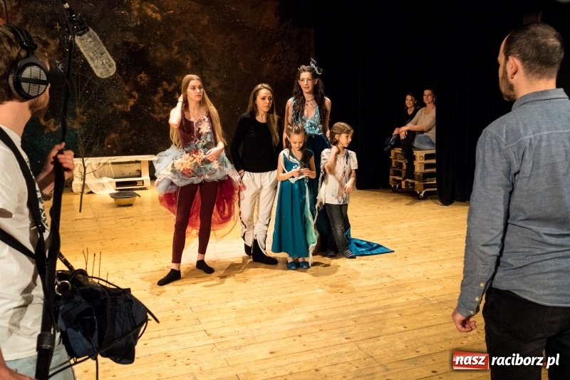 Zdjęcie w galerii na portalu naszraciborz.pl: Usłyszeć srebrną Lunę - tak powstaje spektakl  wiadomości z regionu