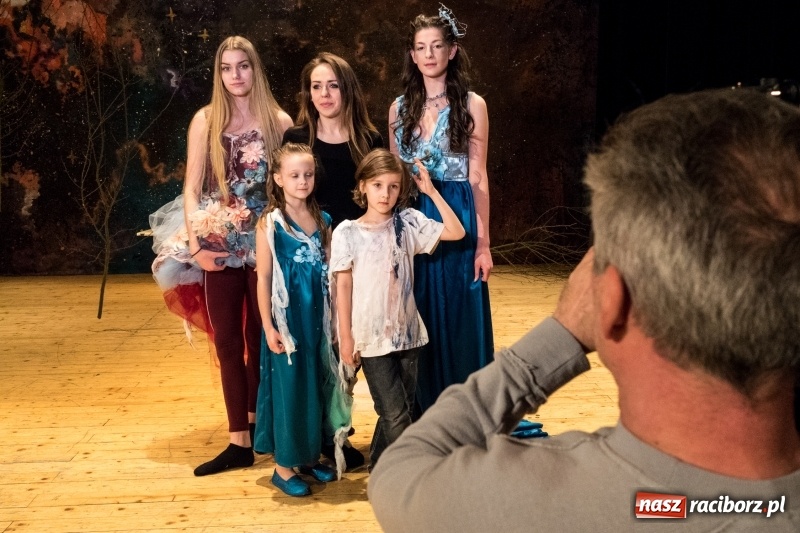 Zdjęcie w galerii na portalu naszraciborz.pl: Usłyszeć srebrną Lunę - tak powstaje spektakl  wiadomości z regionu