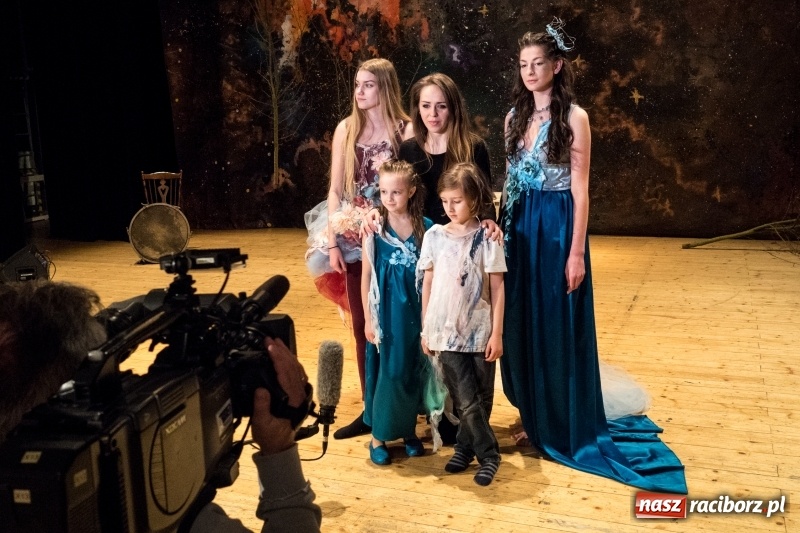 Zdjęcie w galerii na portalu naszraciborz.pl: Usłyszeć srebrną Lunę - tak powstaje spektakl  wiadomości z regionu