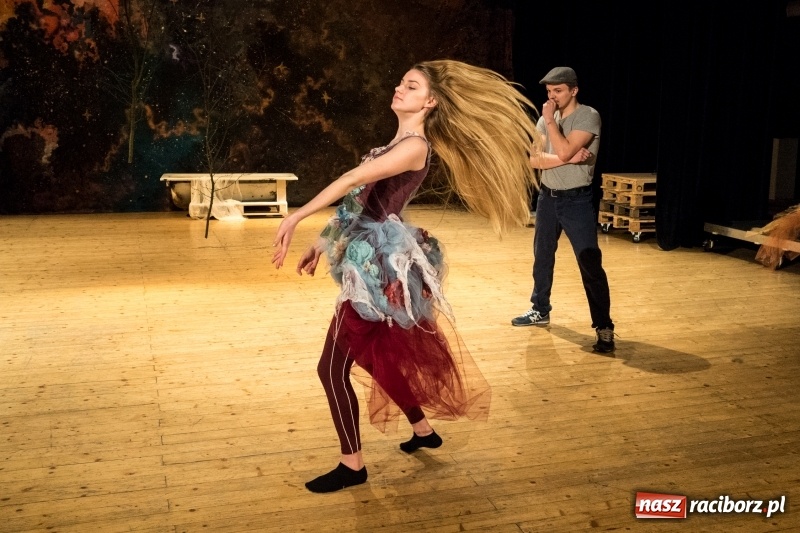 Zdjęcie w galerii na portalu naszraciborz.pl: Usłyszeć srebrną Lunę - tak powstaje spektakl  wiadomości z regionu