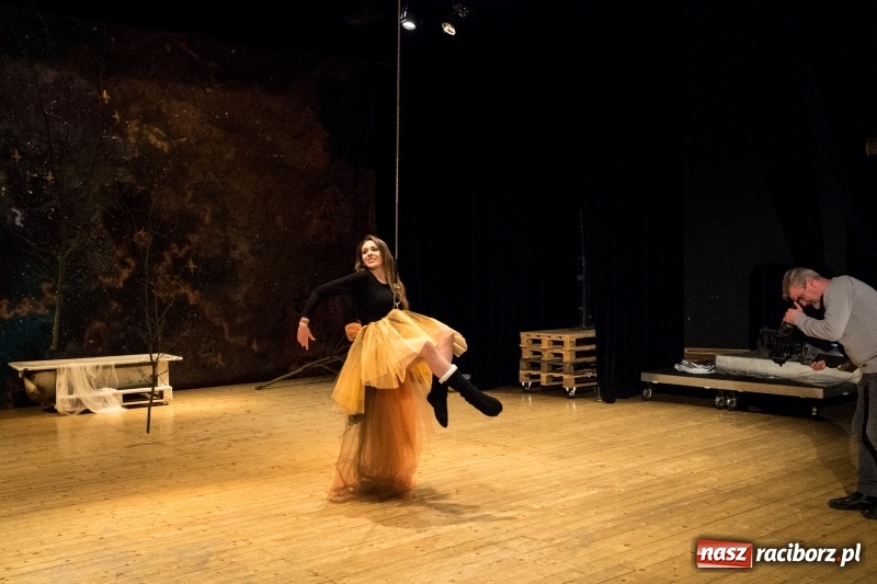 Zdjęcie w galerii na portalu naszraciborz.pl: Usłyszeć srebrną Lunę - tak powstaje spektakl  wiadomości z regionu