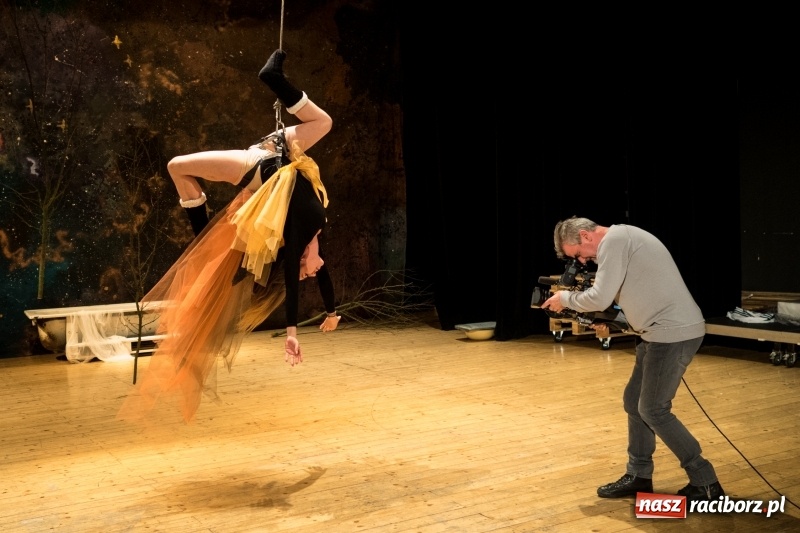 Zdjęcie w galerii na portalu naszraciborz.pl: Usłyszeć srebrną Lunę - tak powstaje spektakl  wiadomości z regionu