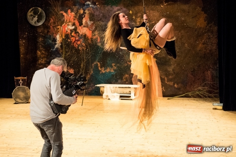 Zdjęcie w galerii na portalu naszraciborz.pl: Usłyszeć srebrną Lunę - tak powstaje spektakl  wiadomości z regionu