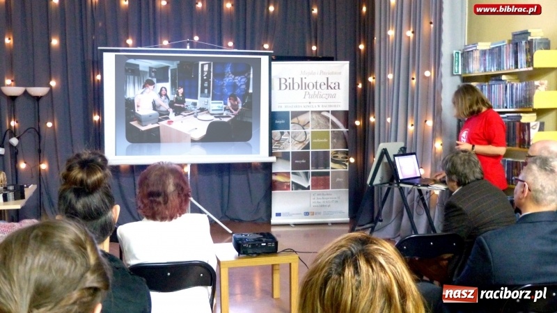 Zdjęcie w galerii na portalu naszraciborz.pl: O fenomenie fotografii - promocja książki Gabrieli Habrom-Rokosz wiadomości z regionu