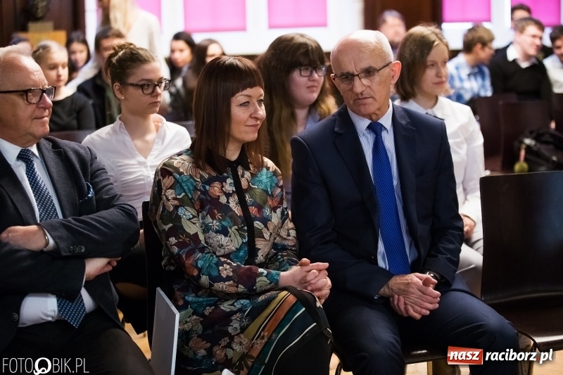 Zdjęcie w galerii na portalu naszraciborz.pl: Mateusz Kubita zwycięzcą Powiatowego Konkursu Wiedzy o Społeczeństwie wiadomości z regionu