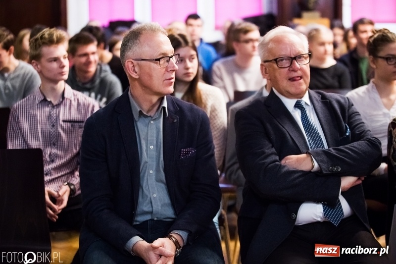 Zdjęcie w galerii na portalu naszraciborz.pl: Mateusz Kubita zwycięzcą Powiatowego Konkursu Wiedzy o Społeczeństwie wiadomości z regionu