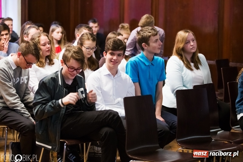 Zdjęcie w galerii na portalu naszraciborz.pl: Mateusz Kubita zwycięzcą Powiatowego Konkursu Wiedzy o Społeczeństwie wiadomości z regionu