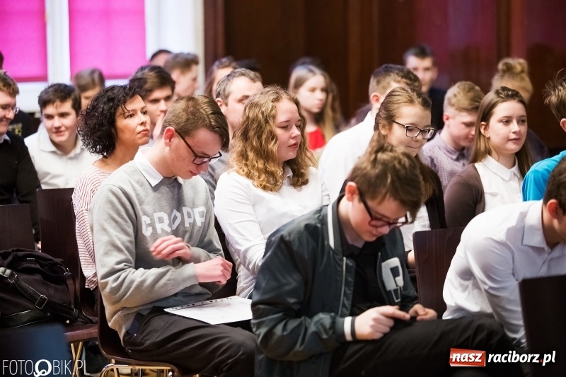 Zdjęcie w galerii na portalu naszraciborz.pl: Mateusz Kubita zwycięzcą Powiatowego Konkursu Wiedzy o Społeczeństwie wiadomości z regionu