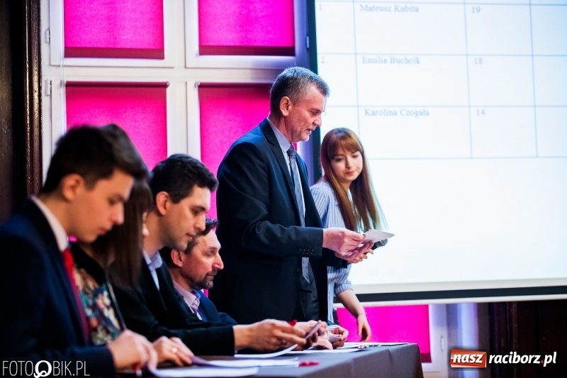 Zdjęcie w galerii na portalu naszraciborz.pl: Mateusz Kubita zwycięzcą Powiatowego Konkursu Wiedzy o Społeczeństwie wiadomości z regionu