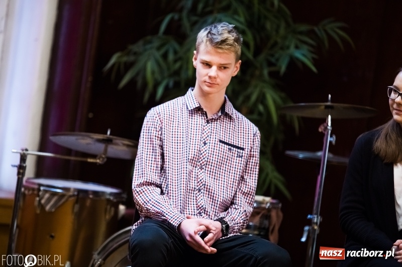 Zdjęcie w galerii na portalu naszraciborz.pl: Mateusz Kubita zwycięzcą Powiatowego Konkursu Wiedzy o Społeczeństwie wiadomości z regionu