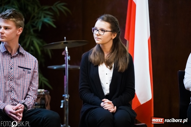 Zdjęcie w galerii na portalu naszraciborz.pl: Mateusz Kubita zwycięzcą Powiatowego Konkursu Wiedzy o Społeczeństwie wiadomości z regionu