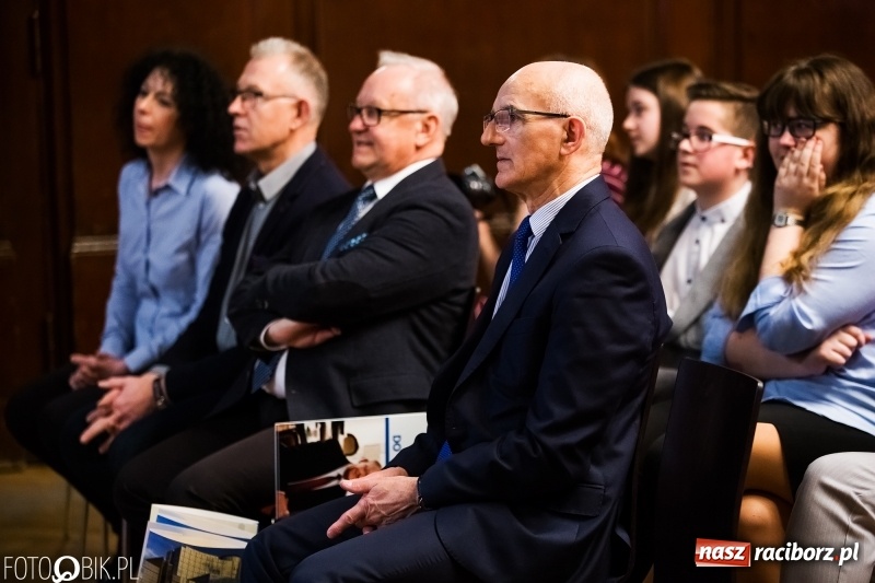 Zdjęcie w galerii na portalu naszraciborz.pl: Mateusz Kubita zwycięzcą Powiatowego Konkursu Wiedzy o Społeczeństwie wiadomości z regionu